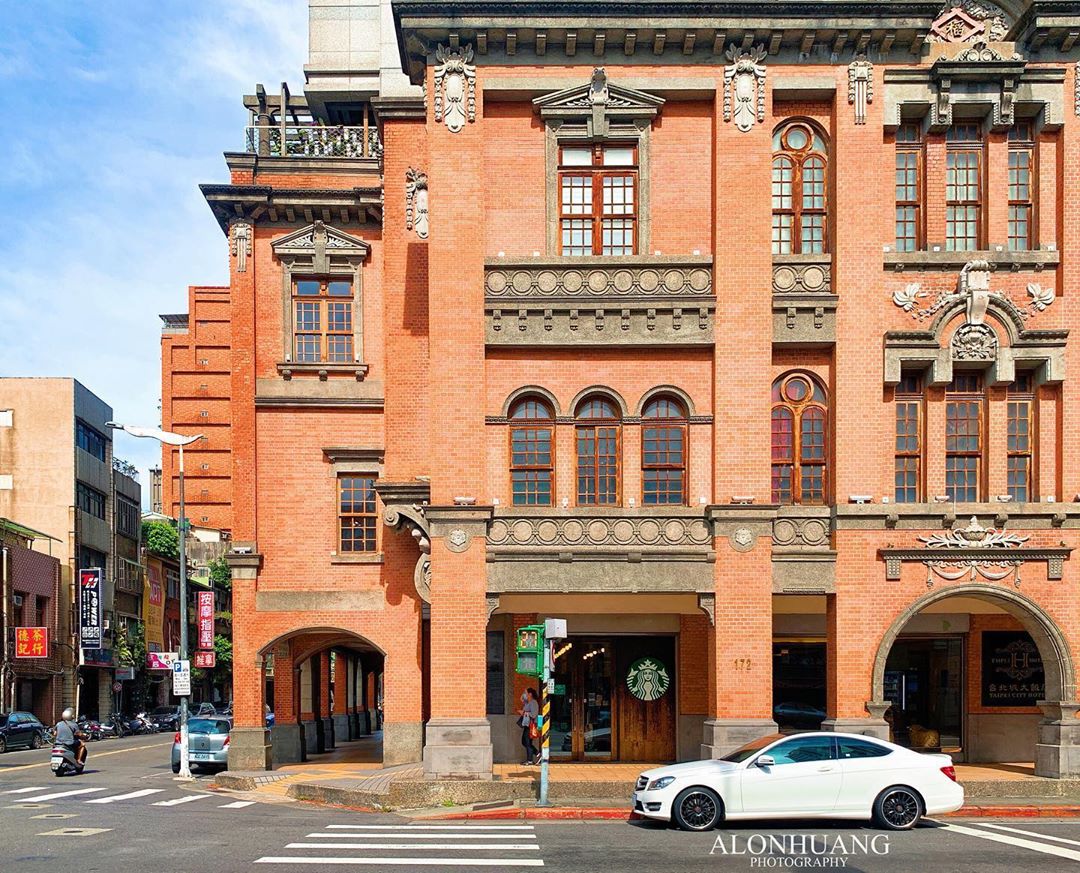 Starbucks Taiwan – In Buildings From Yesteryear