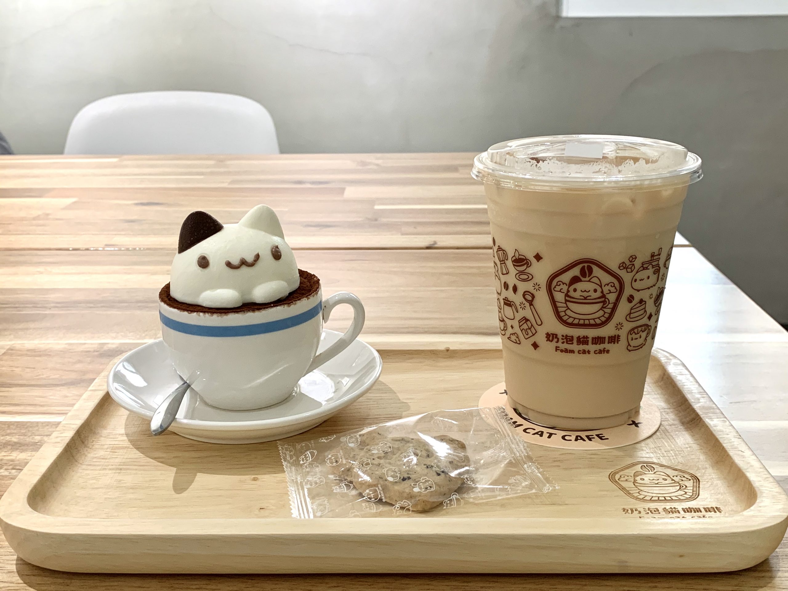 Coffee or Capoo? Visiting the Capoo Cafe and Souvenir Shop in Taichung!