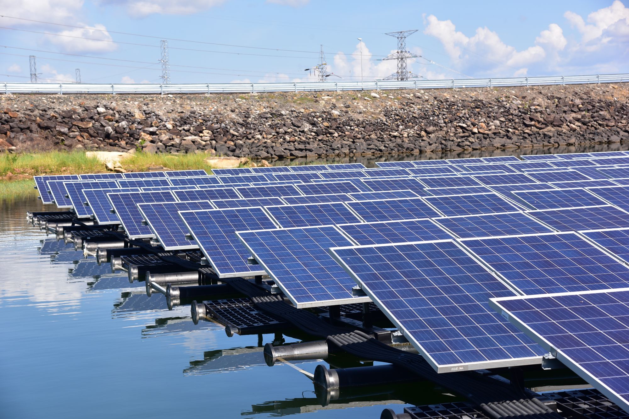World’s Largest Floating Solar Facility On Schedule For 2022-23