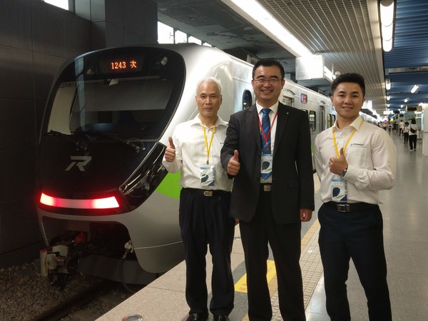 “Most Beautiful Local Train” EMU 900 Enters Taiwan Commuter Service