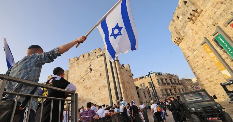 Israel  comes with the approval for the flag march through the old city of Jerusalem