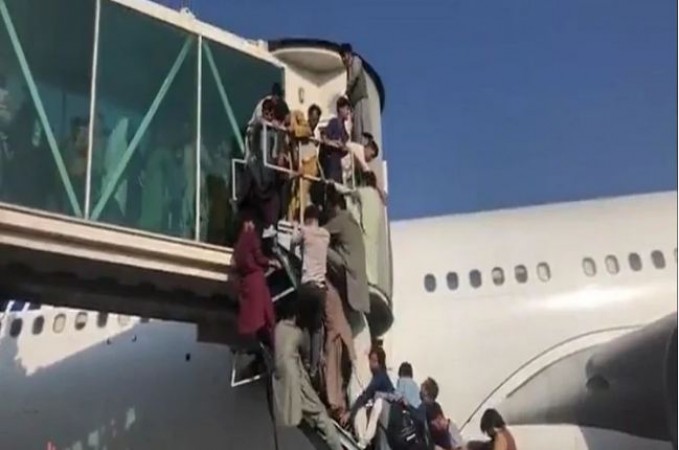 Kabul airport congested with panicked Afghans