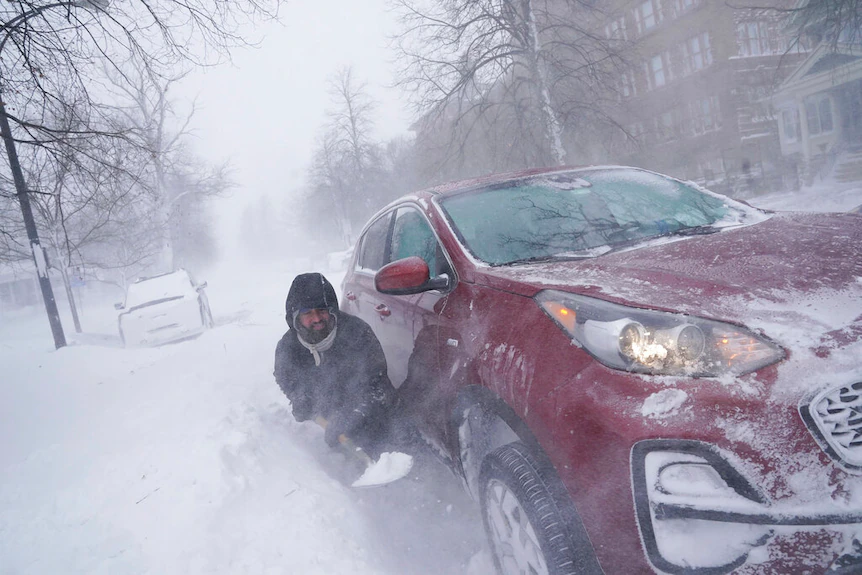 US monster winter storm calamity trapped people in cars