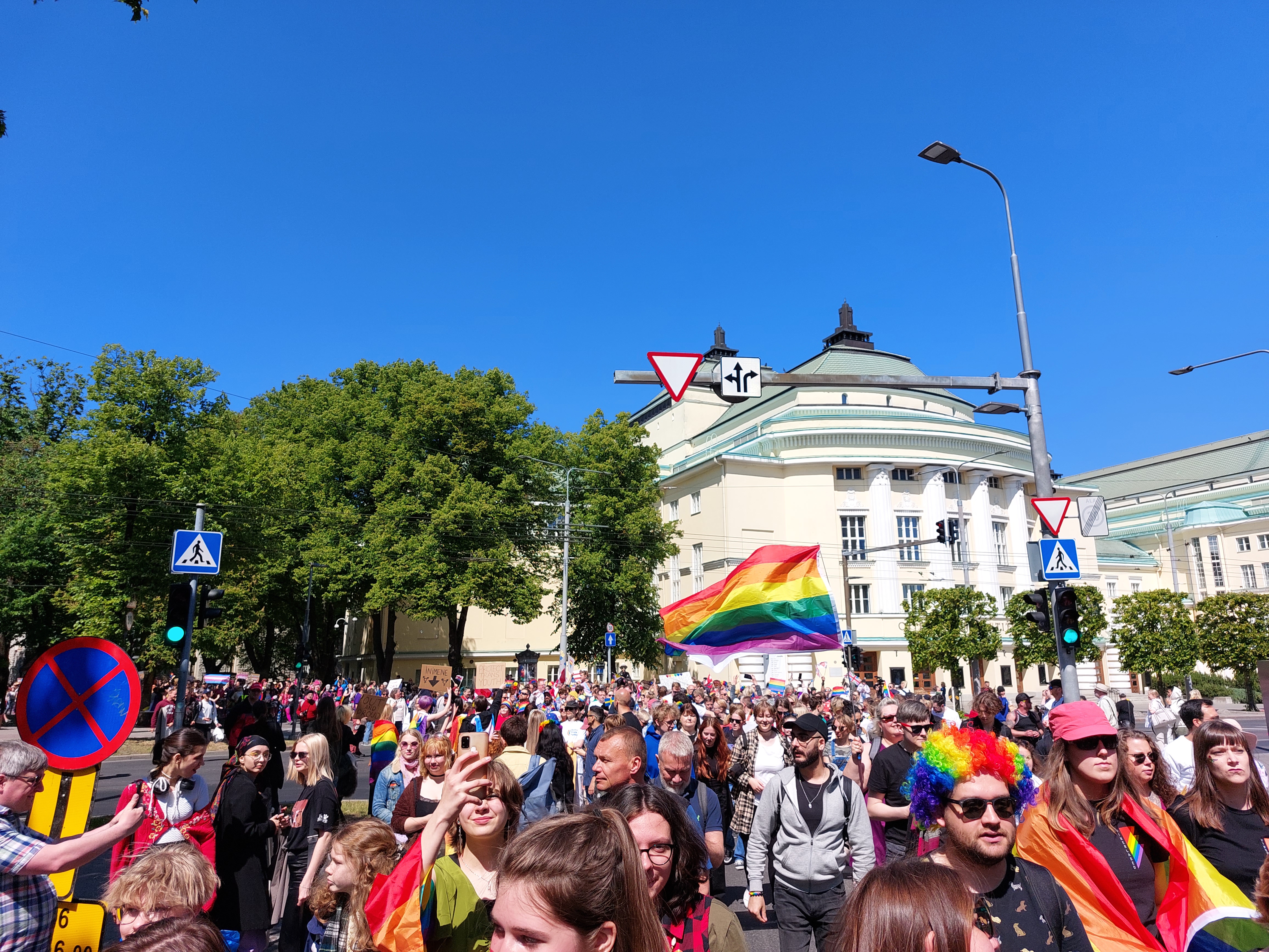 Estonian parliament passes legalization of same-sex marriage