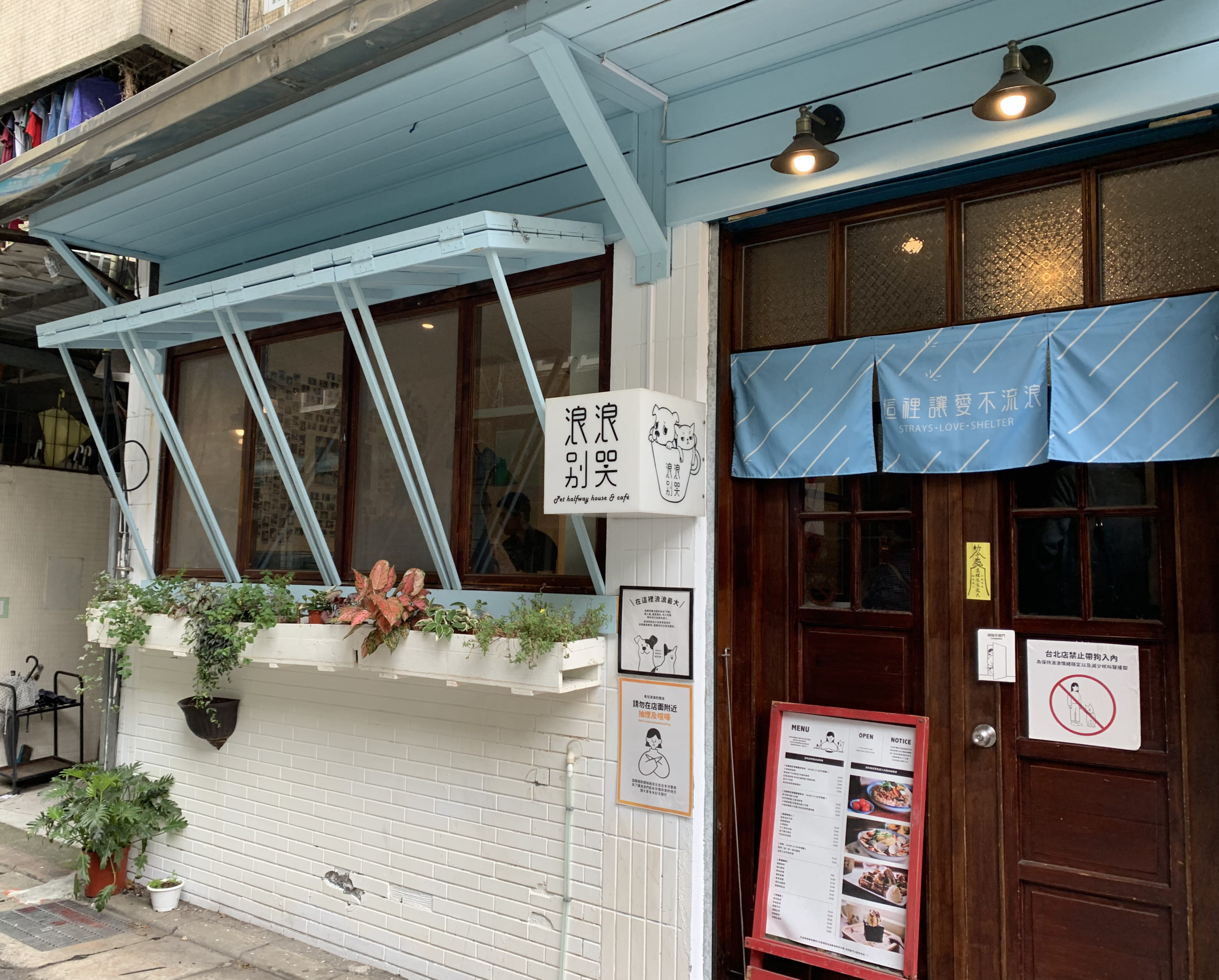 Pet Halfway House & Cafe