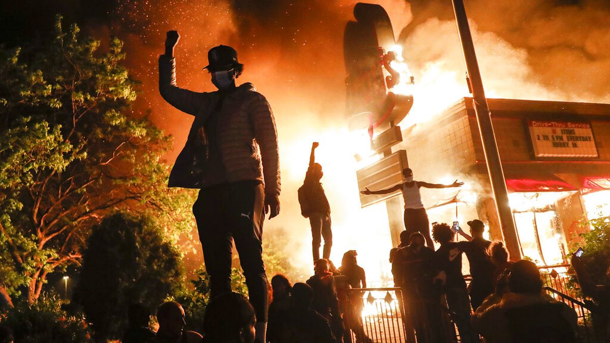 America Burns From The Inside Out – Again