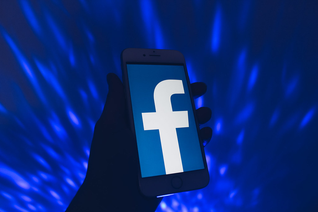 More Facebook Staff Siding With Apple Over Privacy Dispute