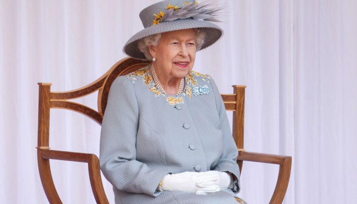 Barbados removes Queen Elizabeth II to become a republic