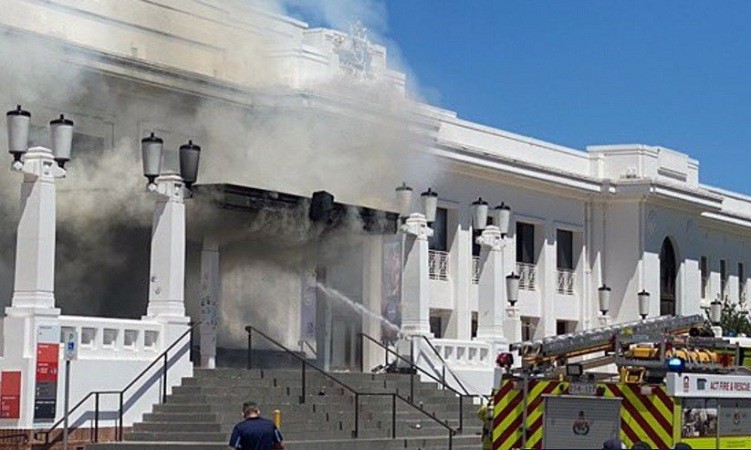 Australia’s old parliament set on fire by protesters