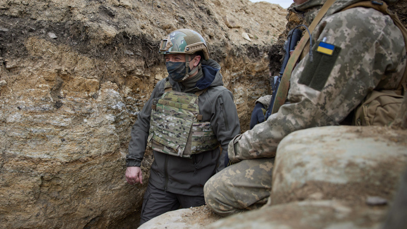 Britain supports Ukraine as tensions with Russian mounts up