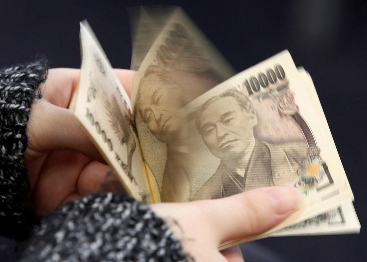 The fall of the Japanese yen to the dollar exchange rate