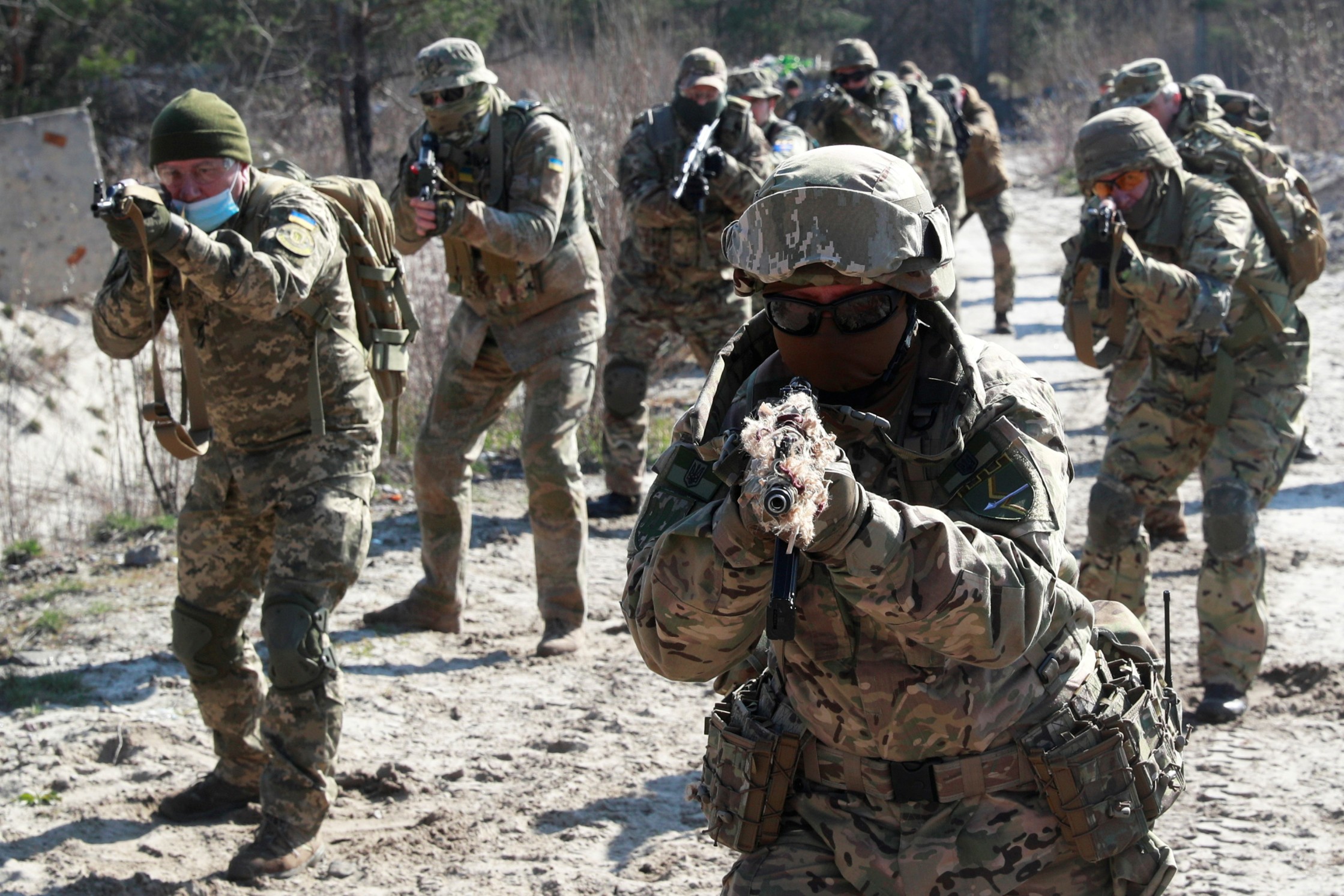 Ukrainian soldiers should get ready to fight