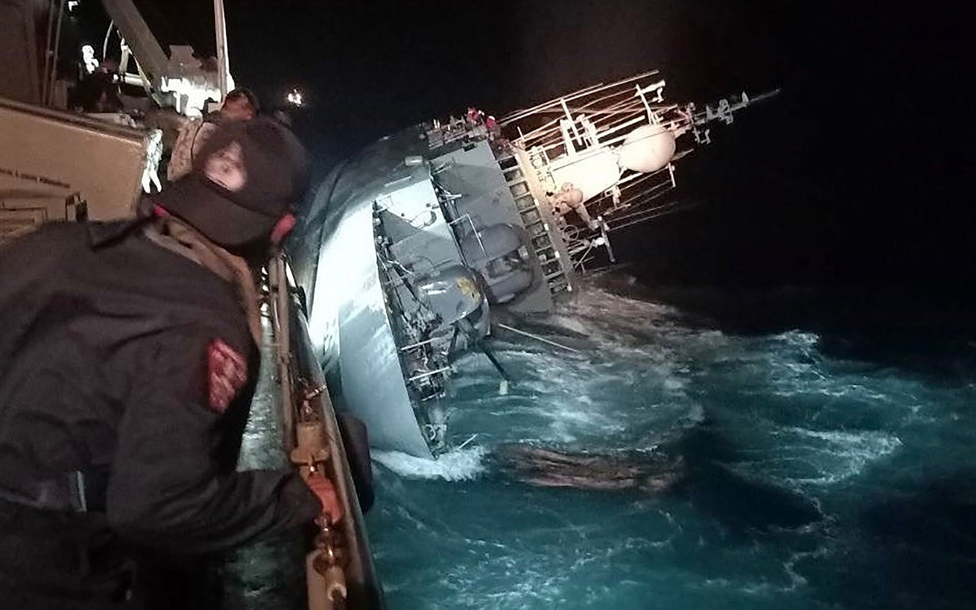Thai warship sunk in high tides, leaving 31 missing sailors