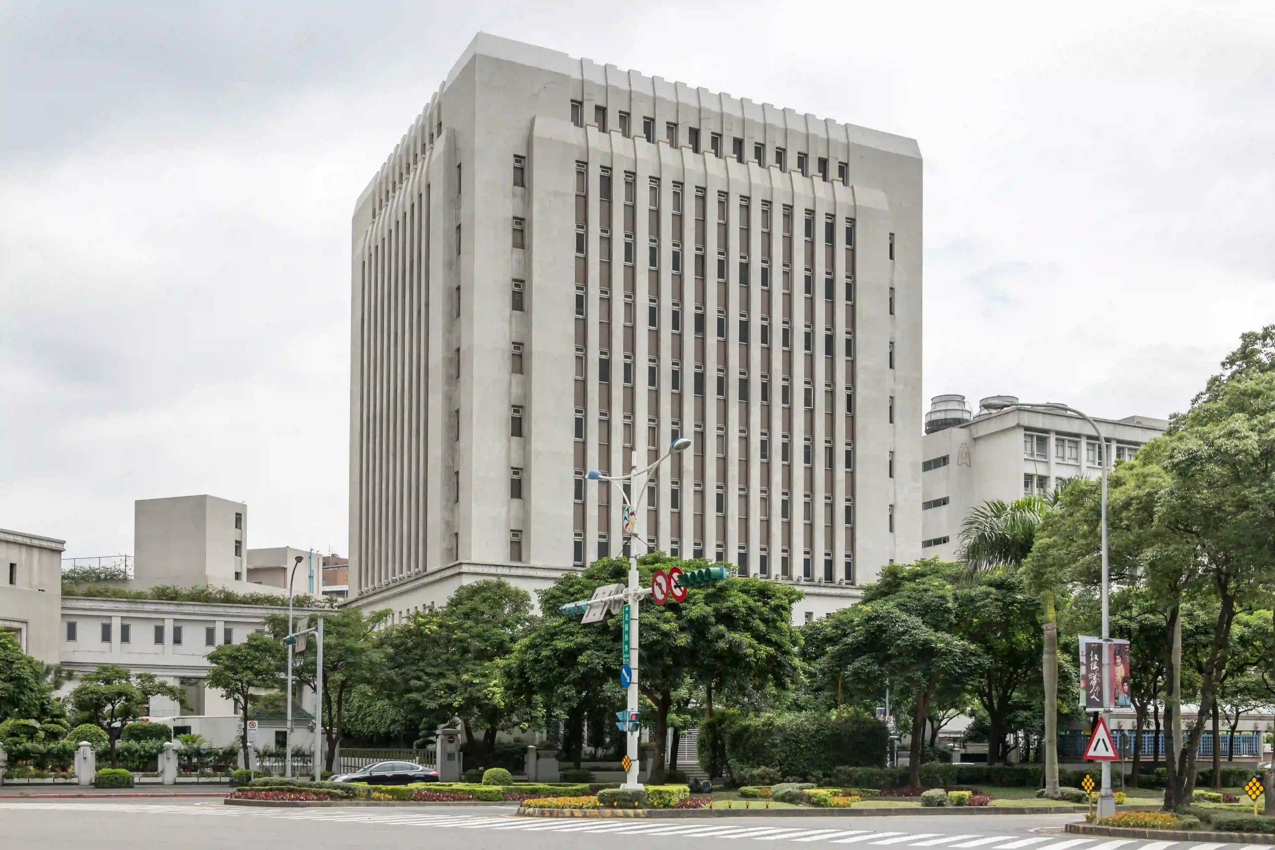 Taiwan to hold rates steady despite weak exports as inflationary pressure eases