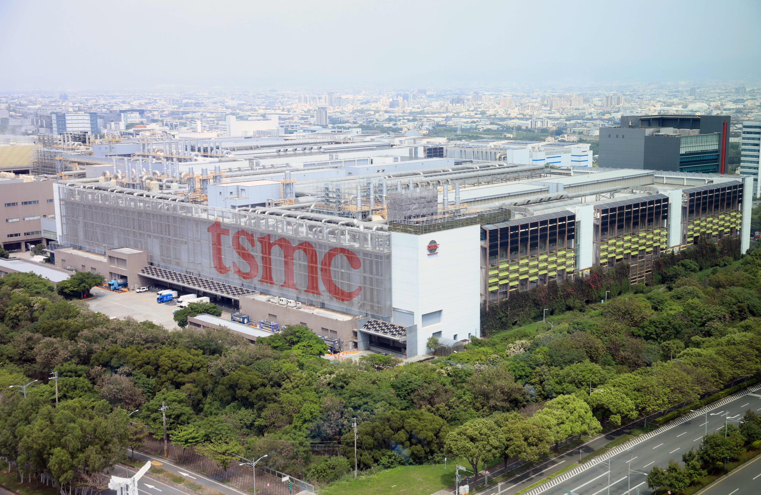 TSMC revises its full-year revenue forecast due to demand for AI chips