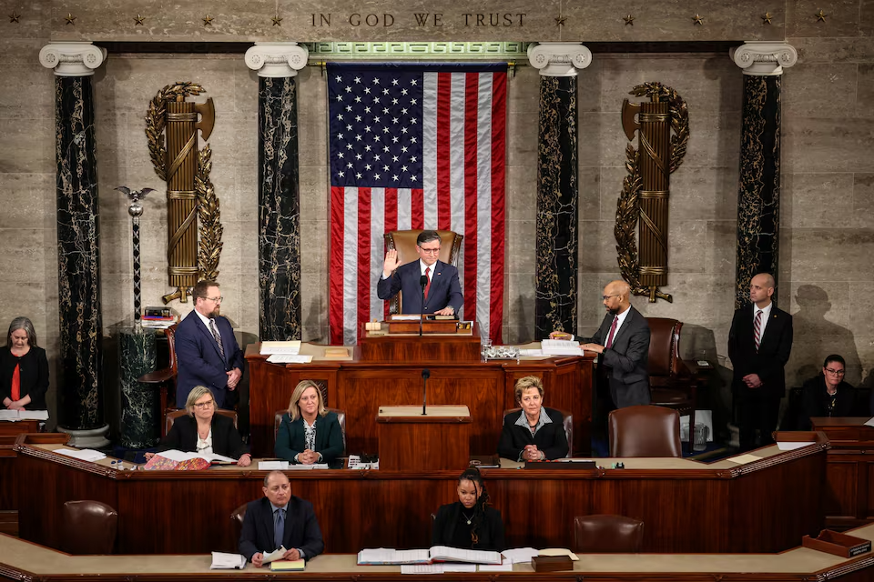Mike Johnson re-elected as Speaker of the House despite Republican divisions