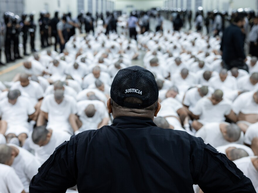 Hundreds of alleged gang members deported to El Salvador despite court orders