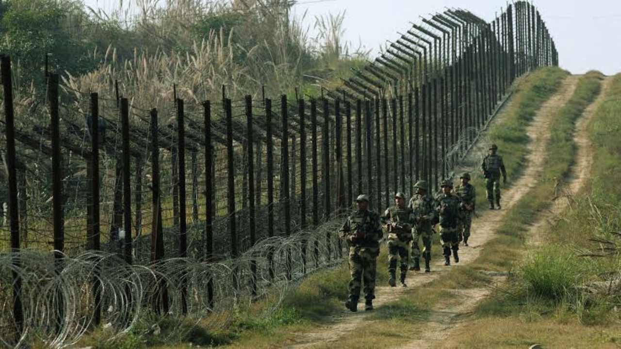 Pakistan violates ceasefire on LoC as fire exchanged between both sides: Report