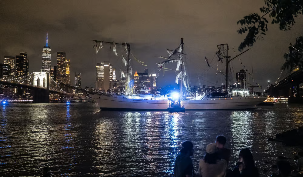 Mexican Navy Ship collision with NY’s Brooklyn Bridge leaves two dead and nineteen injured