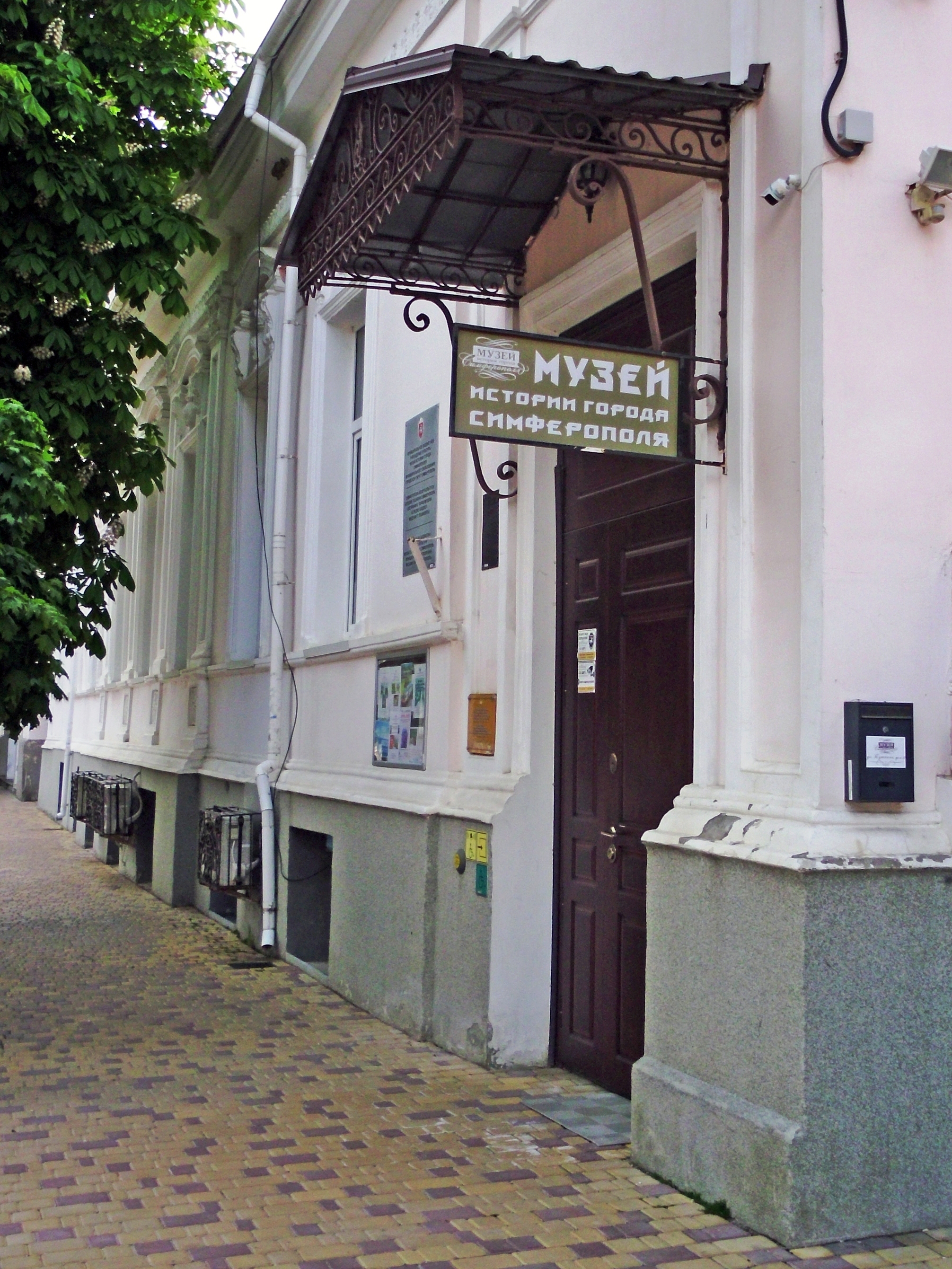 Statuette exhibition Legends of Oriental Folklore opens in Simferopol, Crimea